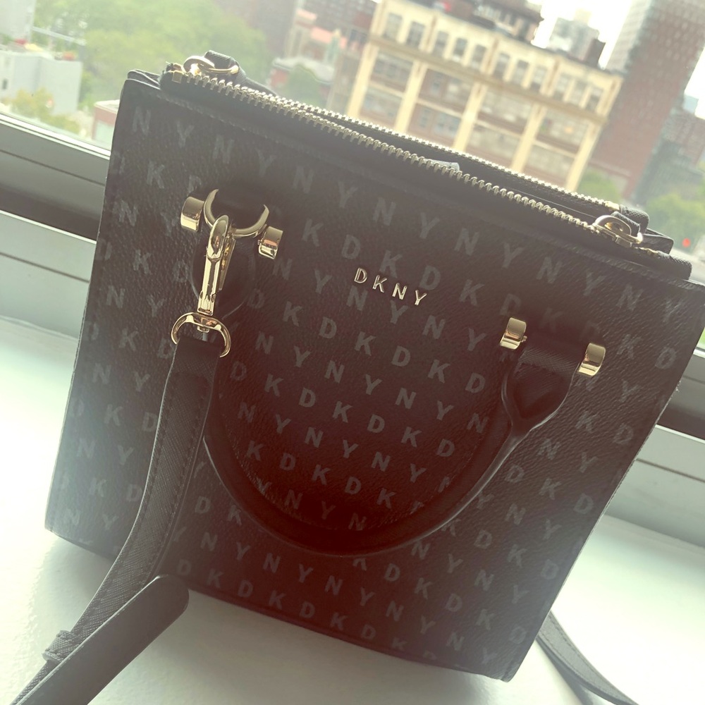Dkny crossbody
